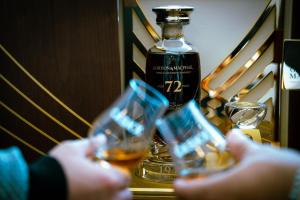 caskx-glen-grant-72-year-scotch-whisky-event-12-min